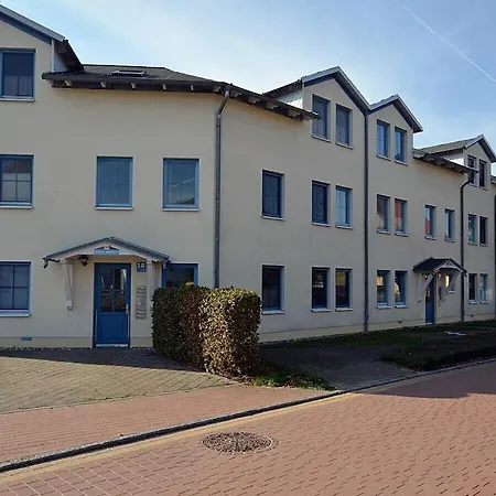 In With Swimming Pool * Glowe